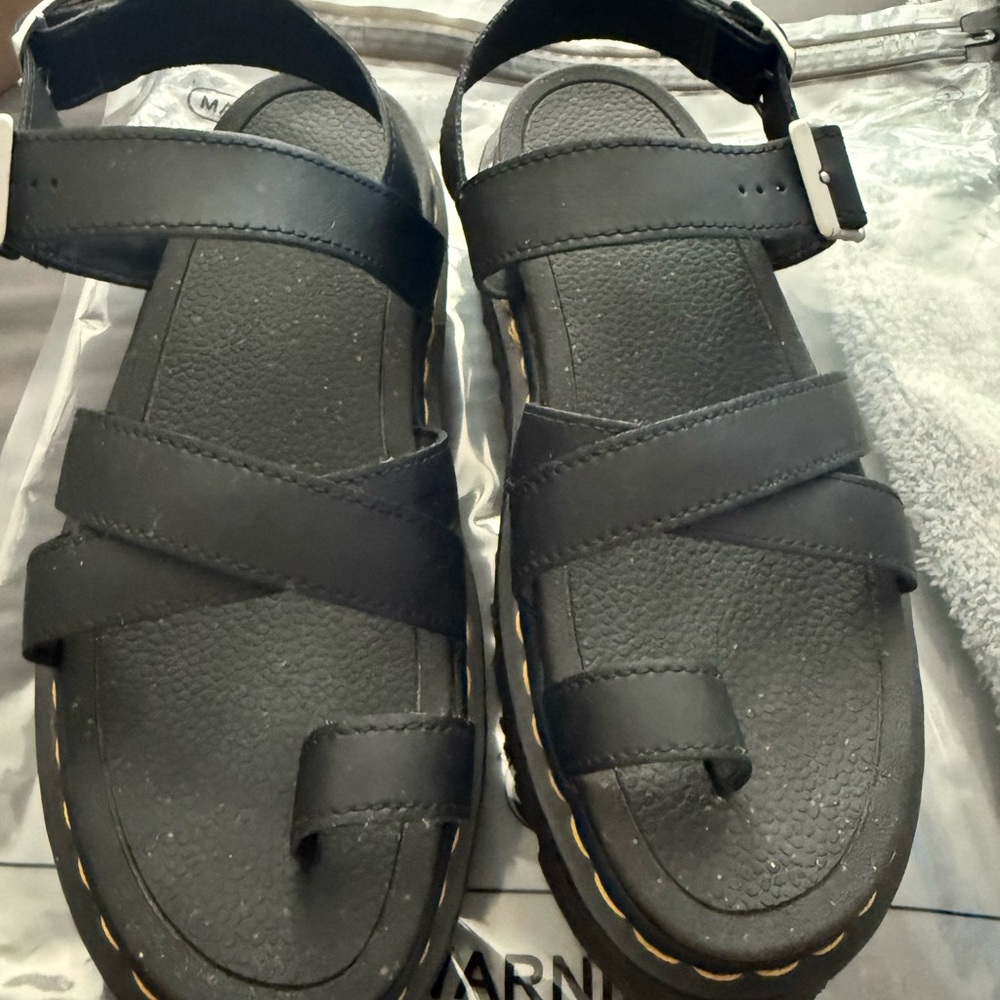 Black Avery Dr. Marten’s sz 9